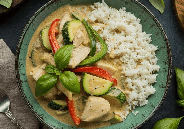 Keto Thai Green Curry with Chicken (Low Carb & Spicy) Keto Thai Green Curry with Chicken (Low Carb & Spicy)